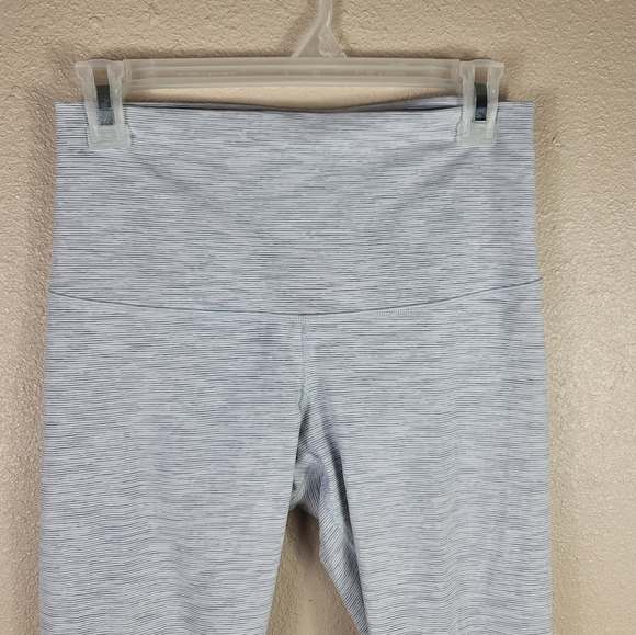 Lululemon Spacedye Scallop Leggings CaprisGray whiteMeshSz 8 , M - Picture 4 of 5